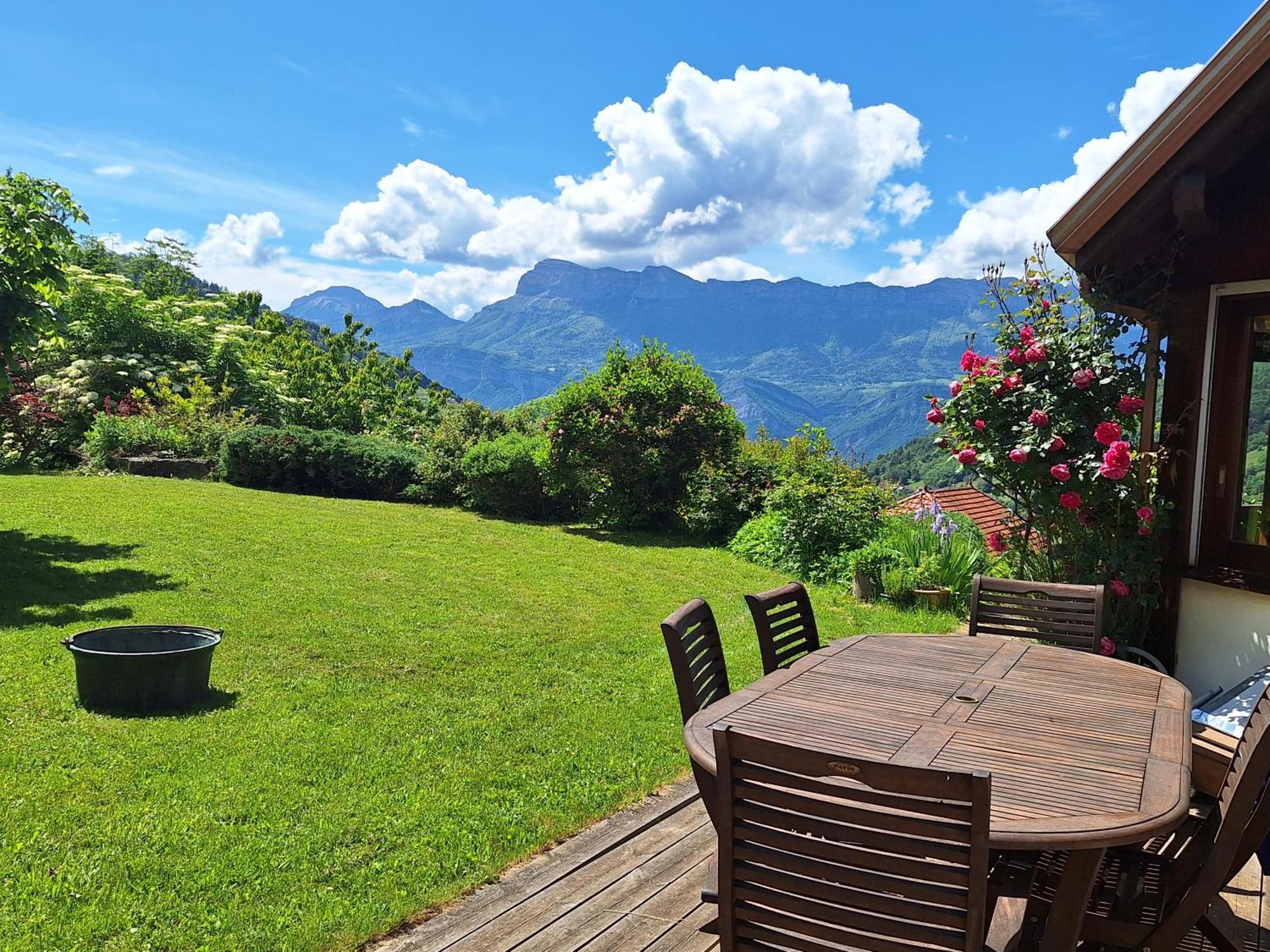 Bed and Breakfast Eco-Logis Mad'In Belledonne Theys Exteriér fotografie