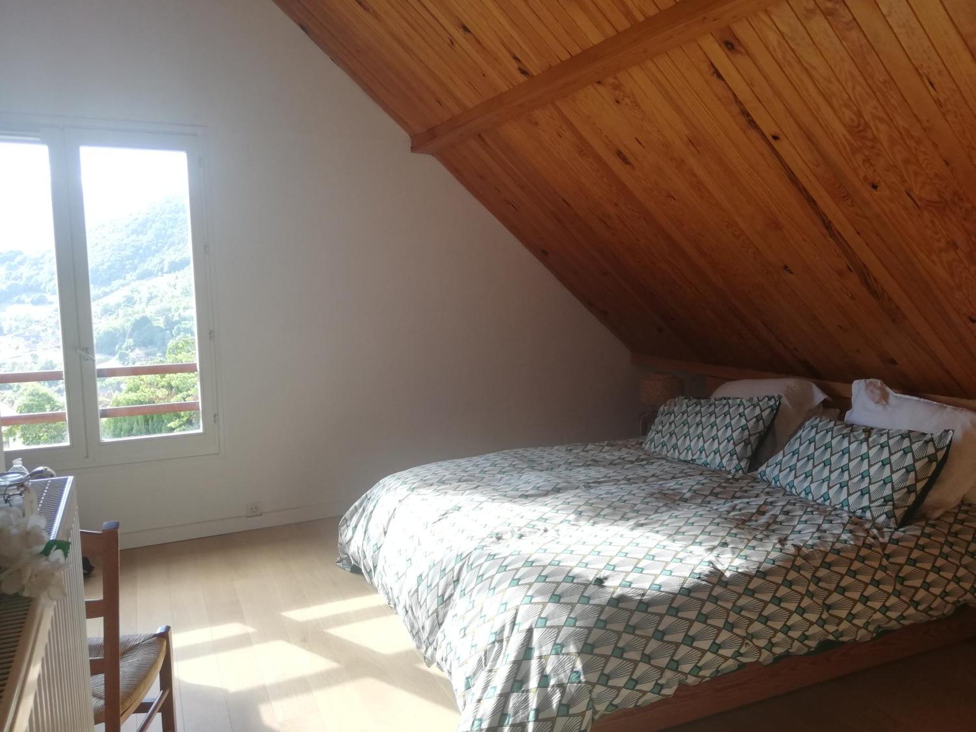 Bed and Breakfast Eco-Logis Mad'In Belledonne Theys Pokoj fotografie